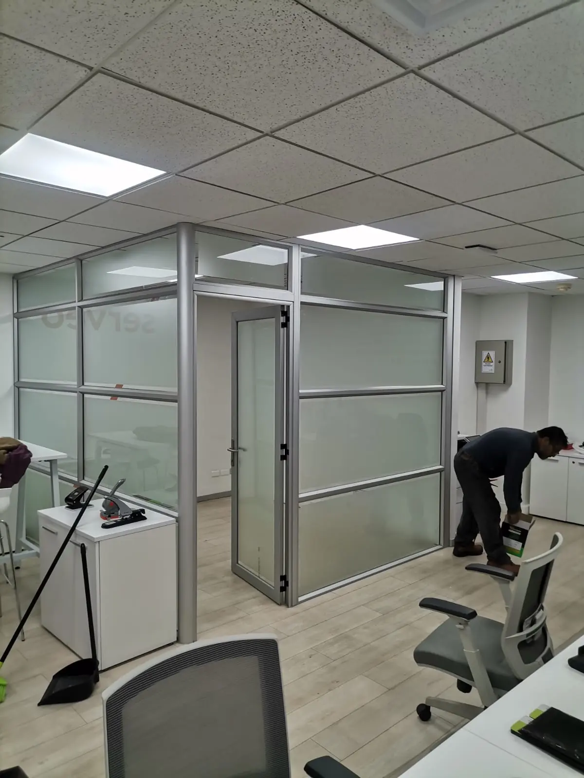 Puerta de vidrio Protex instalada en Santiago