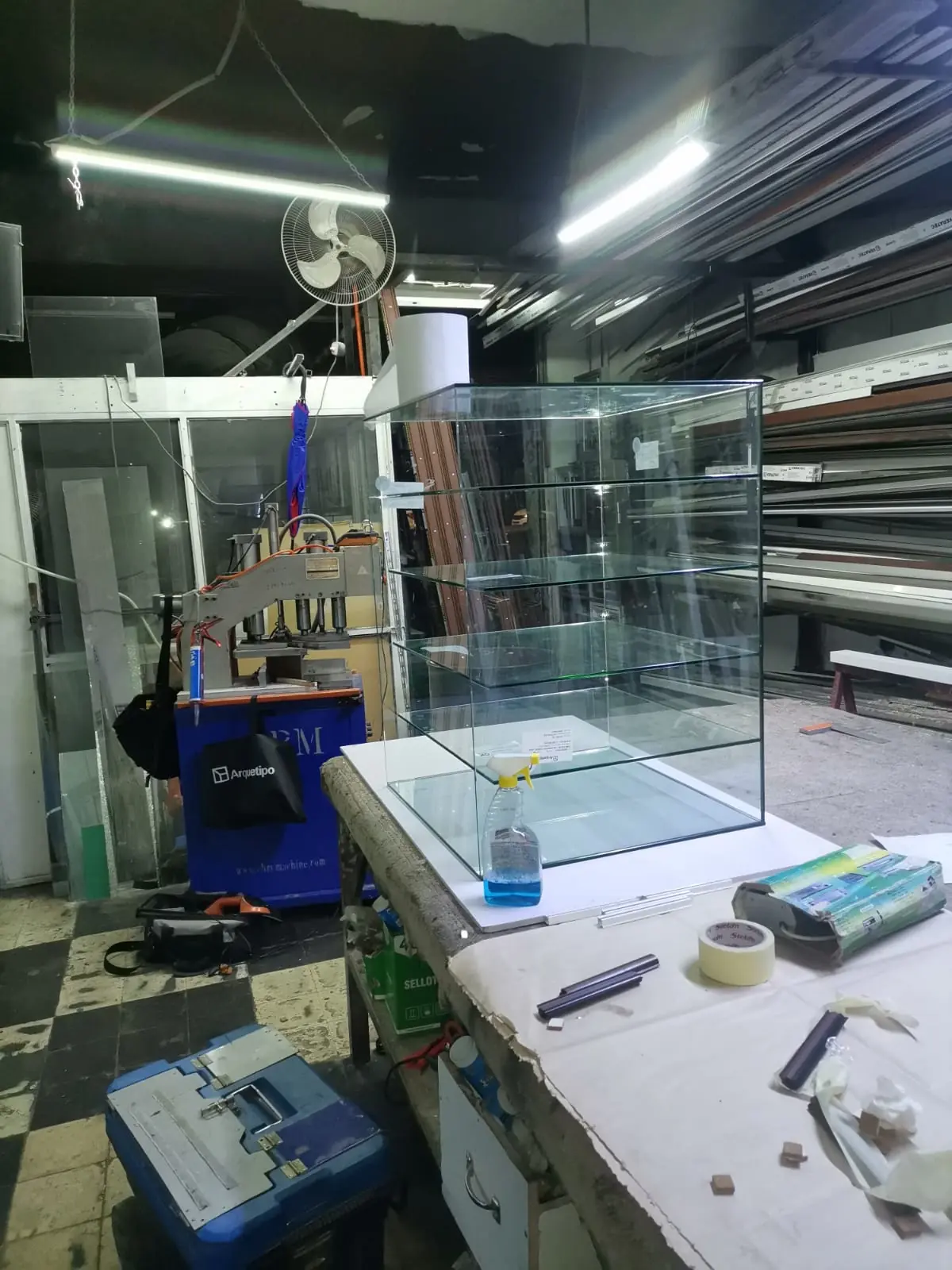 Nuestro taller de vidriería en Las Condes: fabricación de vidrios y espejos a medida
